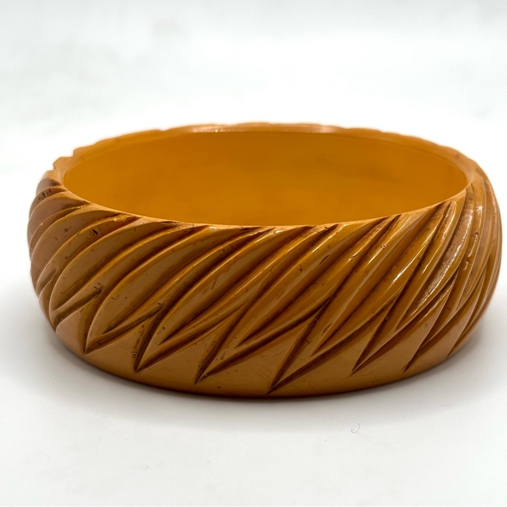 Vintage Bakelite Deep Carved Butterscotch Bangle Bracelet